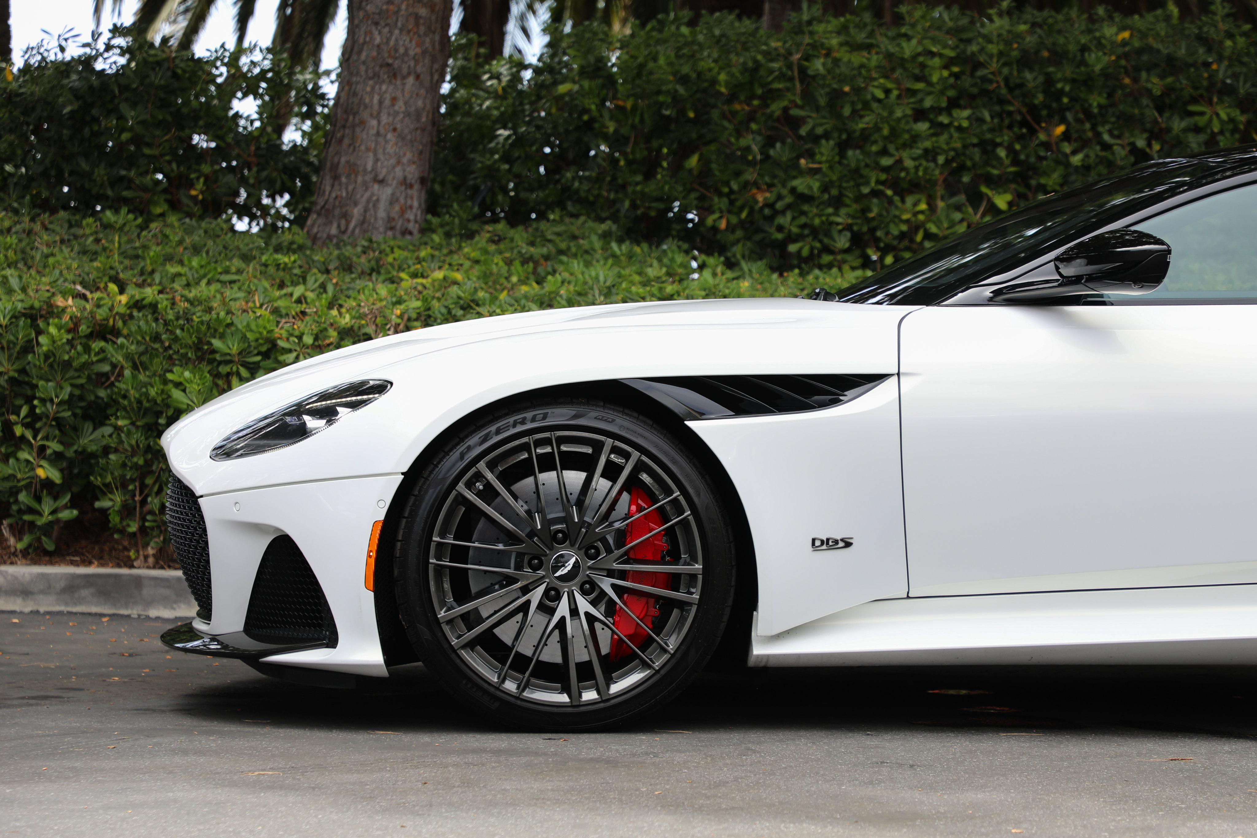 Used 2023 Aston Martin DBS Coupe RWD image 25