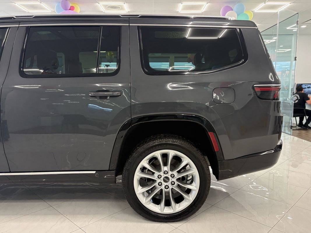 Used 2022 Jeep Wagoneer Series III w/ Premium Group I AWD/4WD image 7