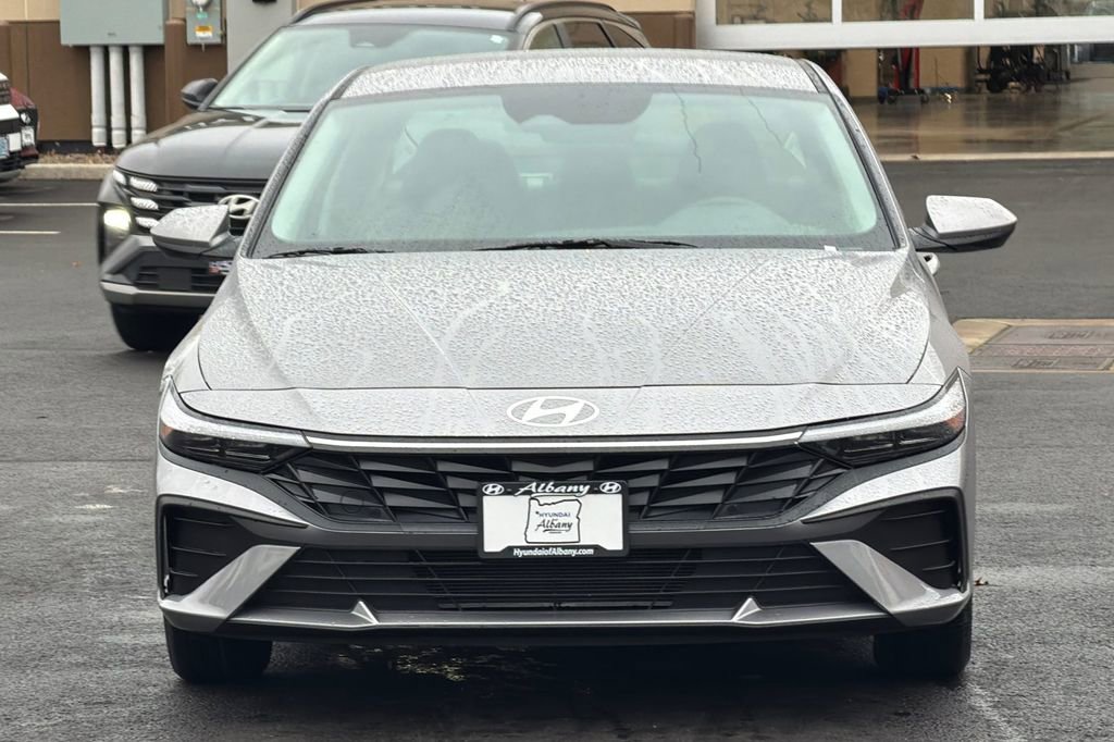 New 2026 Hyundai Elantra SE image 3