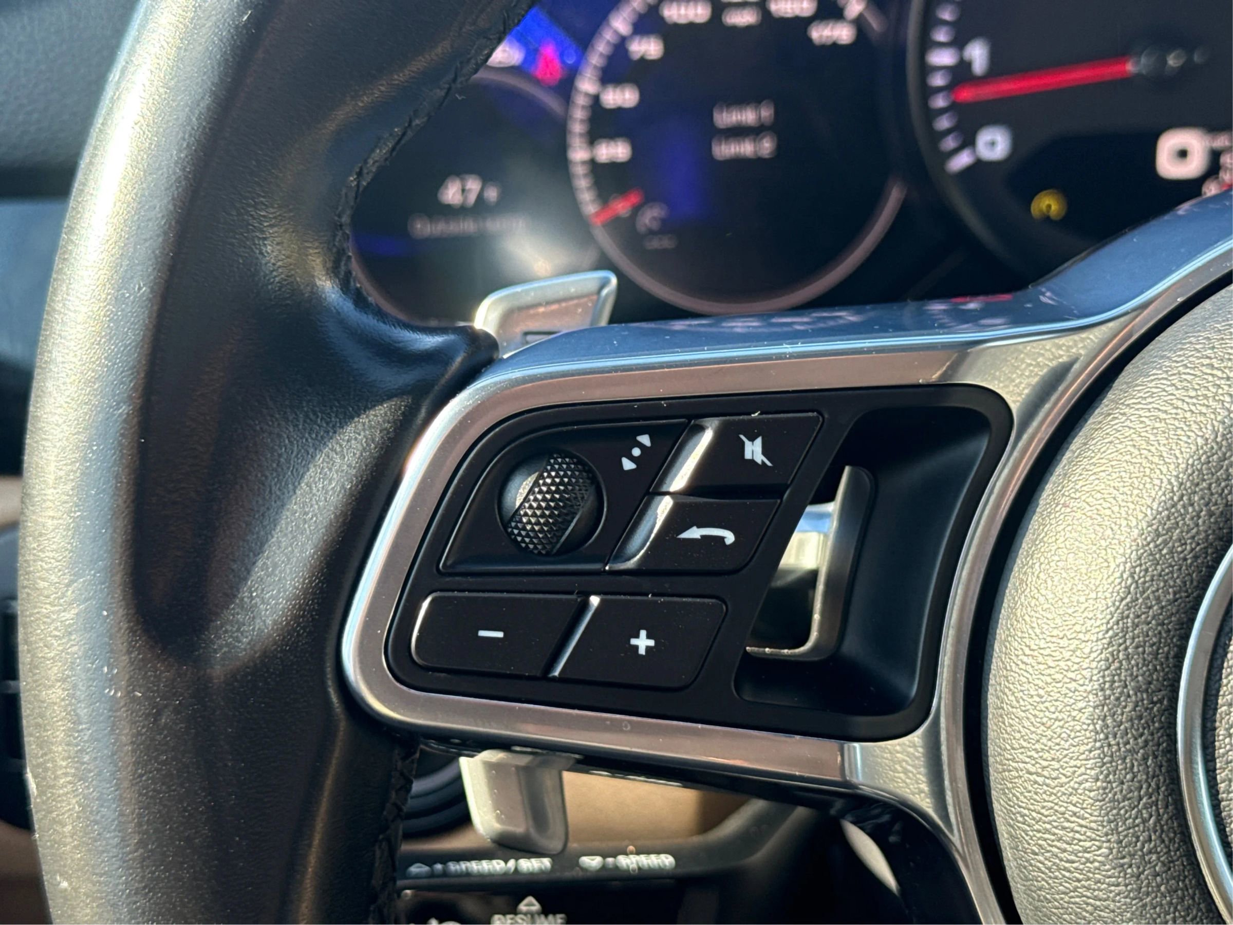 Used 2019 Porsche Cayenne image 36