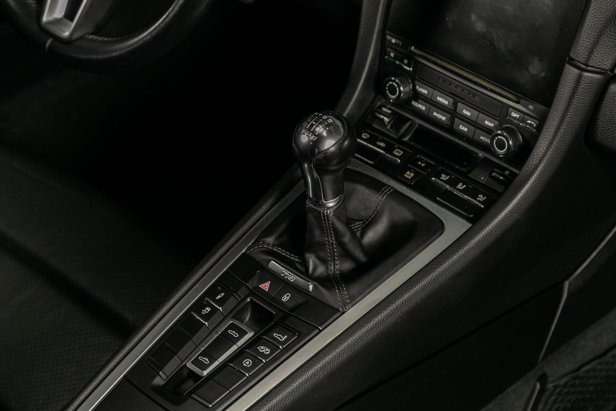 Used 2018 Porsche 718 Boxster Roadster w/ Sport Chrono Package image 23