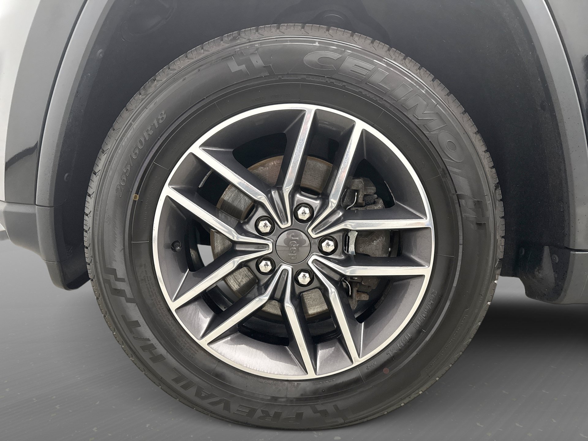 Used 2019 Jeep Grand Cherokee Limited AWD/4WD image 25