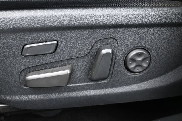 Used 2020 Hyundai Santa Fe Limited FWD image 12