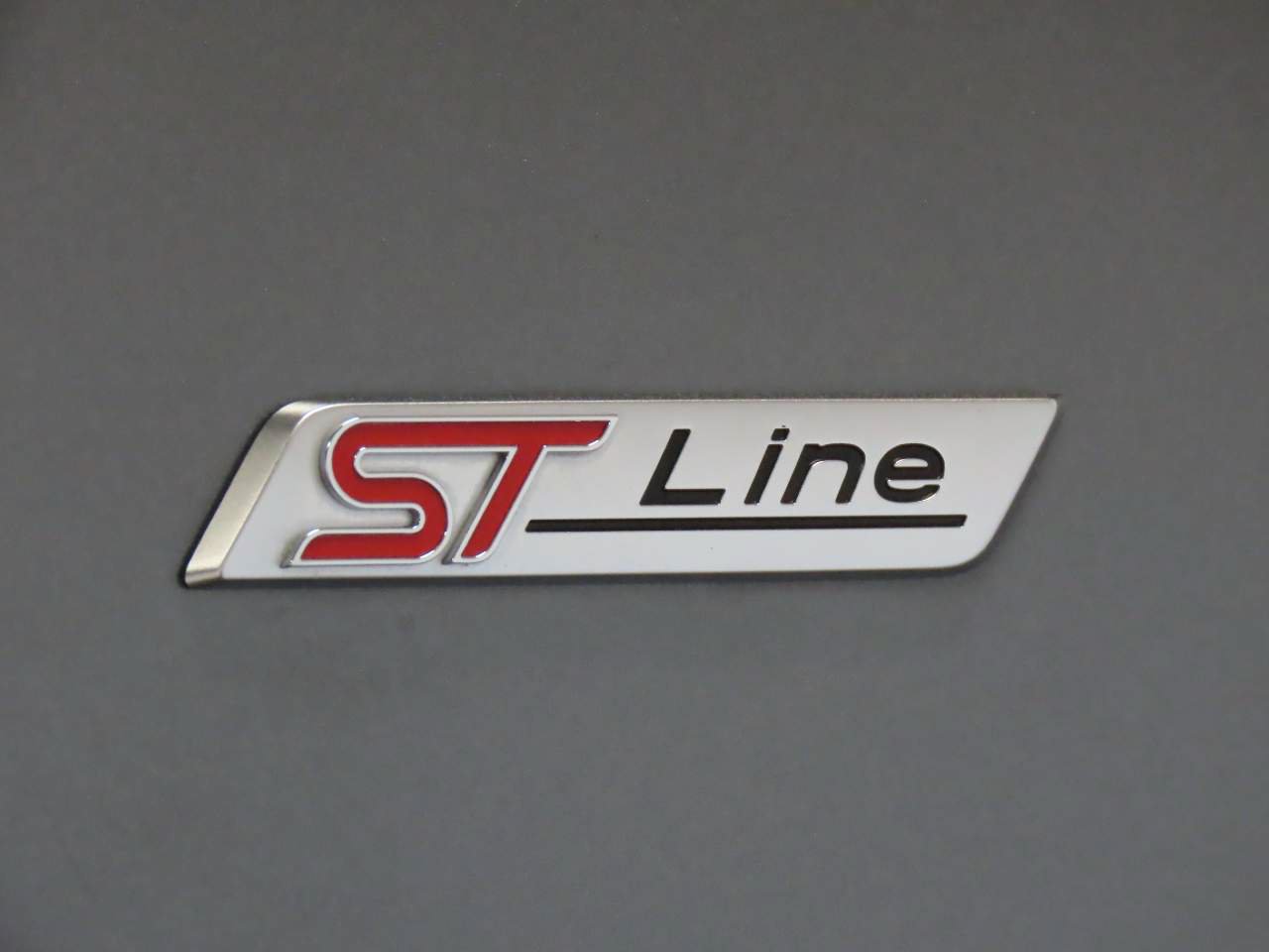 Used 2024 Ford Escape ST-Line w/ Cold Weather Package FWD image 6