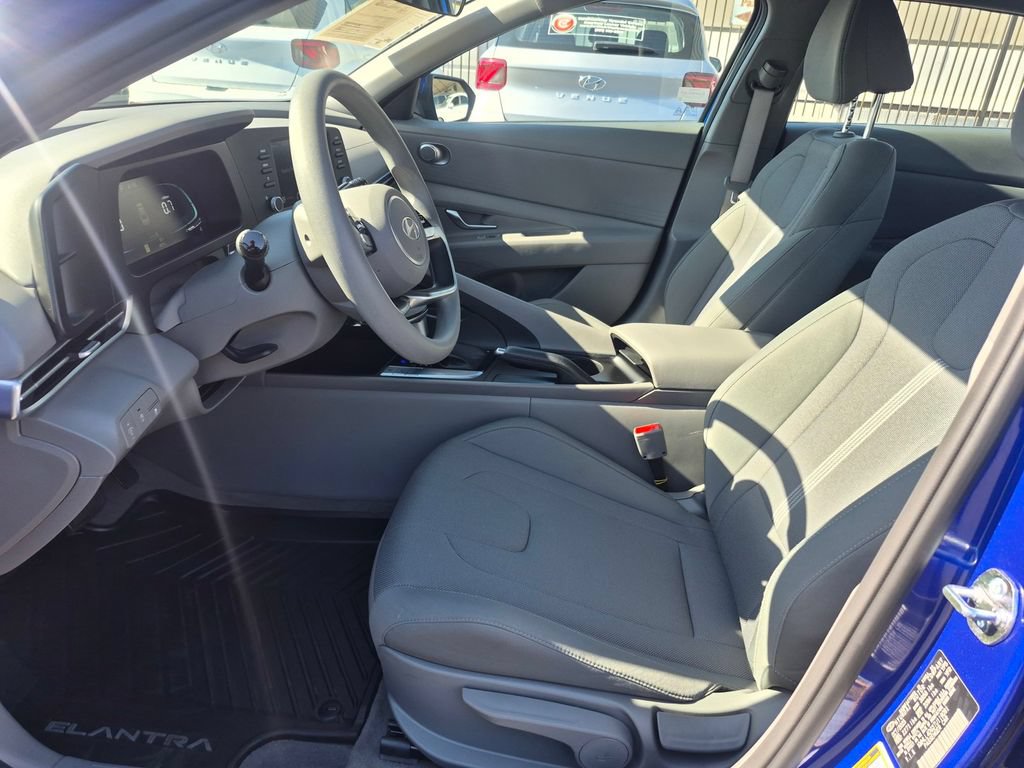 Certified 2026 Hyundai Elantra SE FWD image 13
