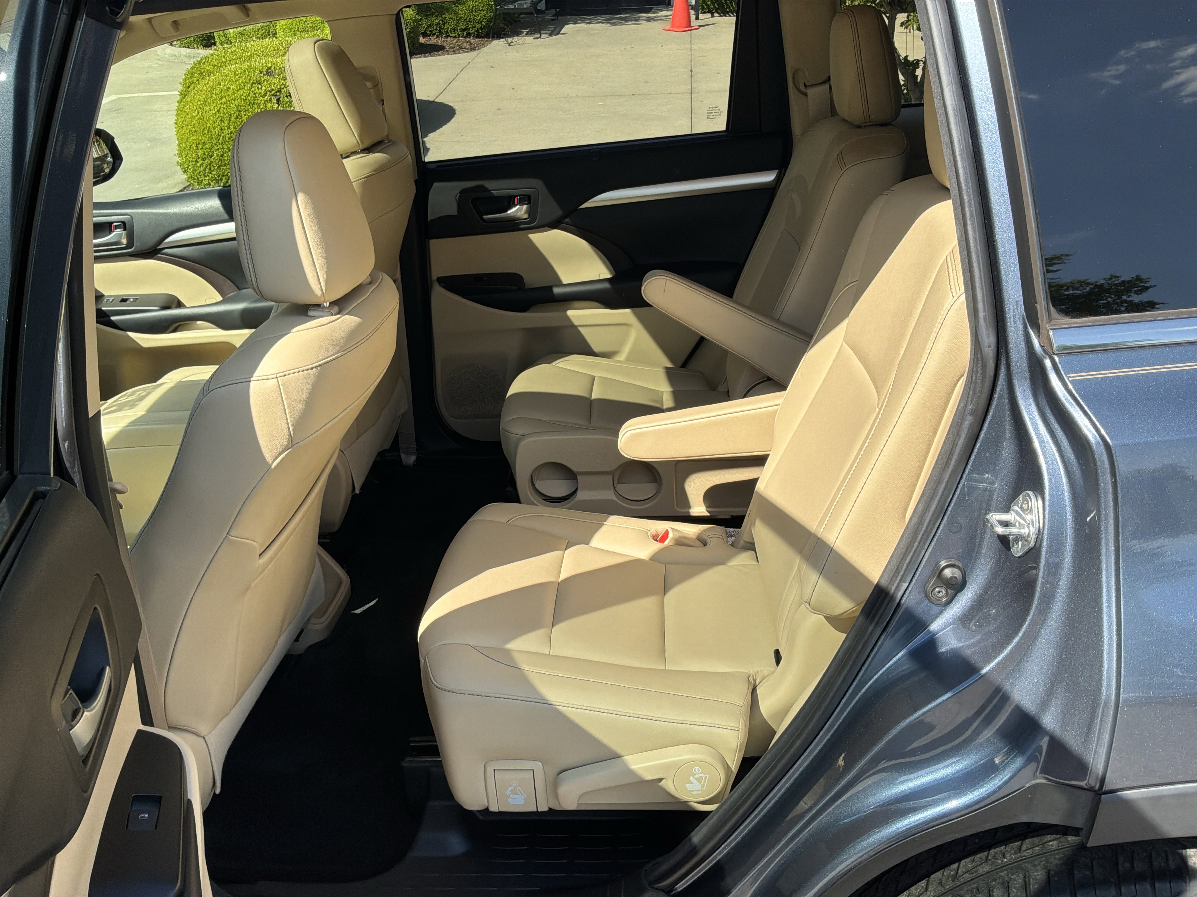 Used 2018 Toyota Highlander XLE image 31