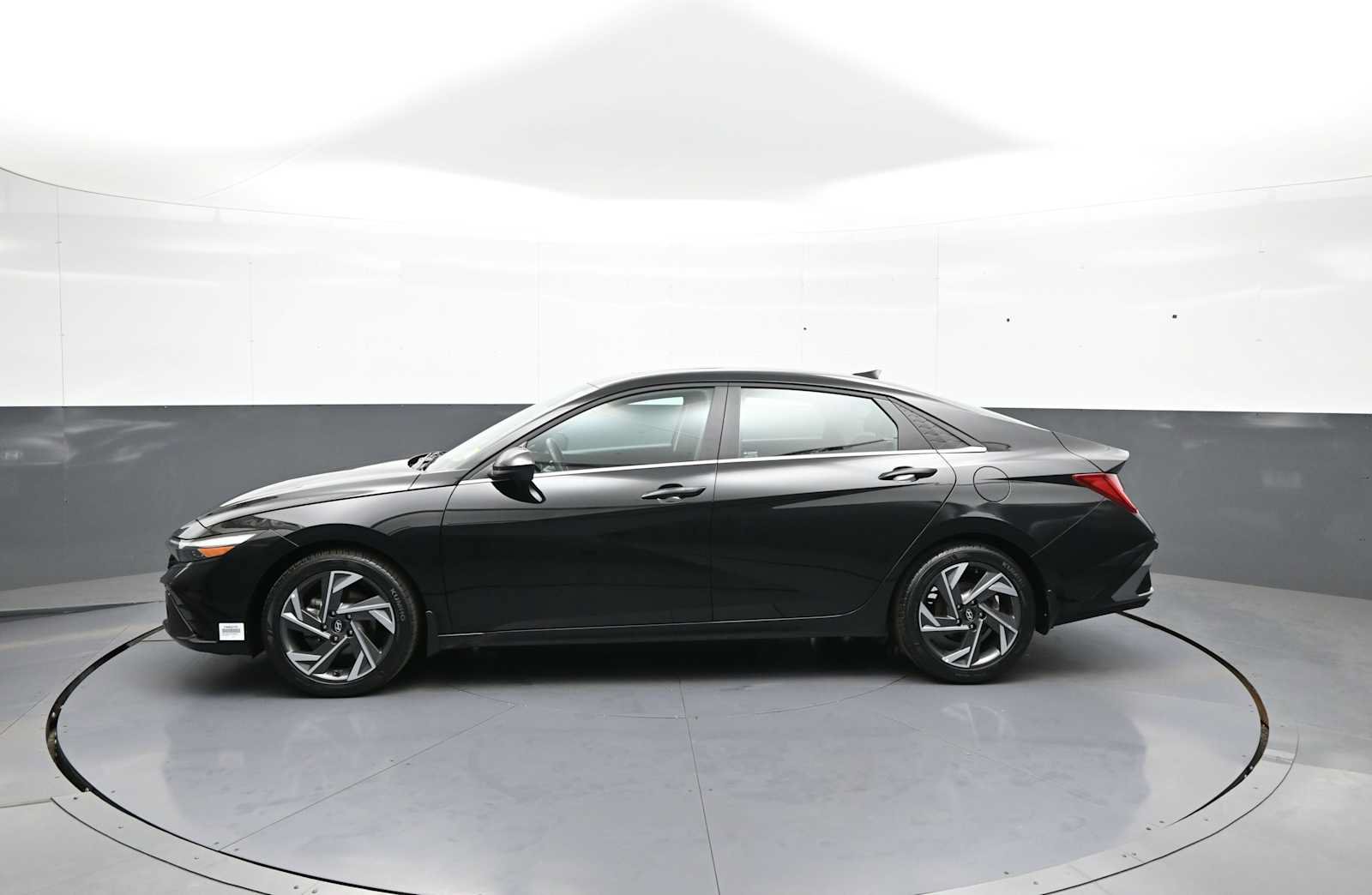 Certified 2024 Hyundai Elantra SEL w/ Convenience Package FWD image 12