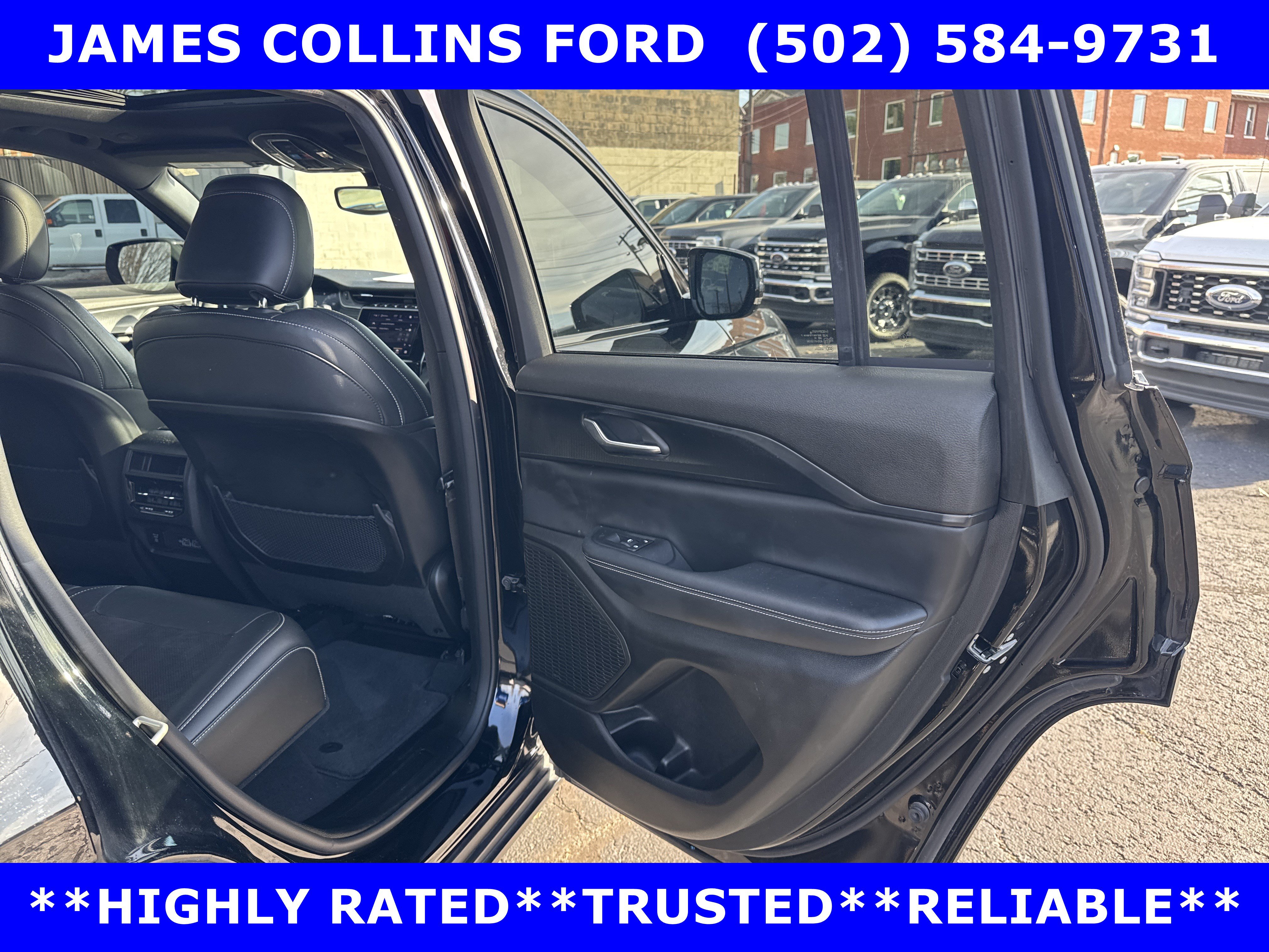 Used 2024 Jeep Grand Cherokee Altitude AWD/4WD image 14