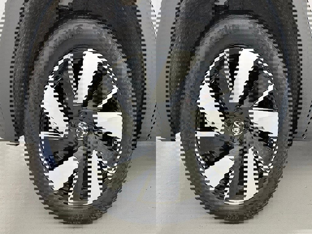 Used 2025 Volkswagen Atlas Cross Sport SE image 64