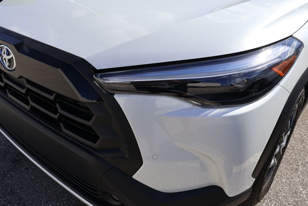Used 2026 Toyota Corolla Cross XLE w/ Convenience Package FWD image 3