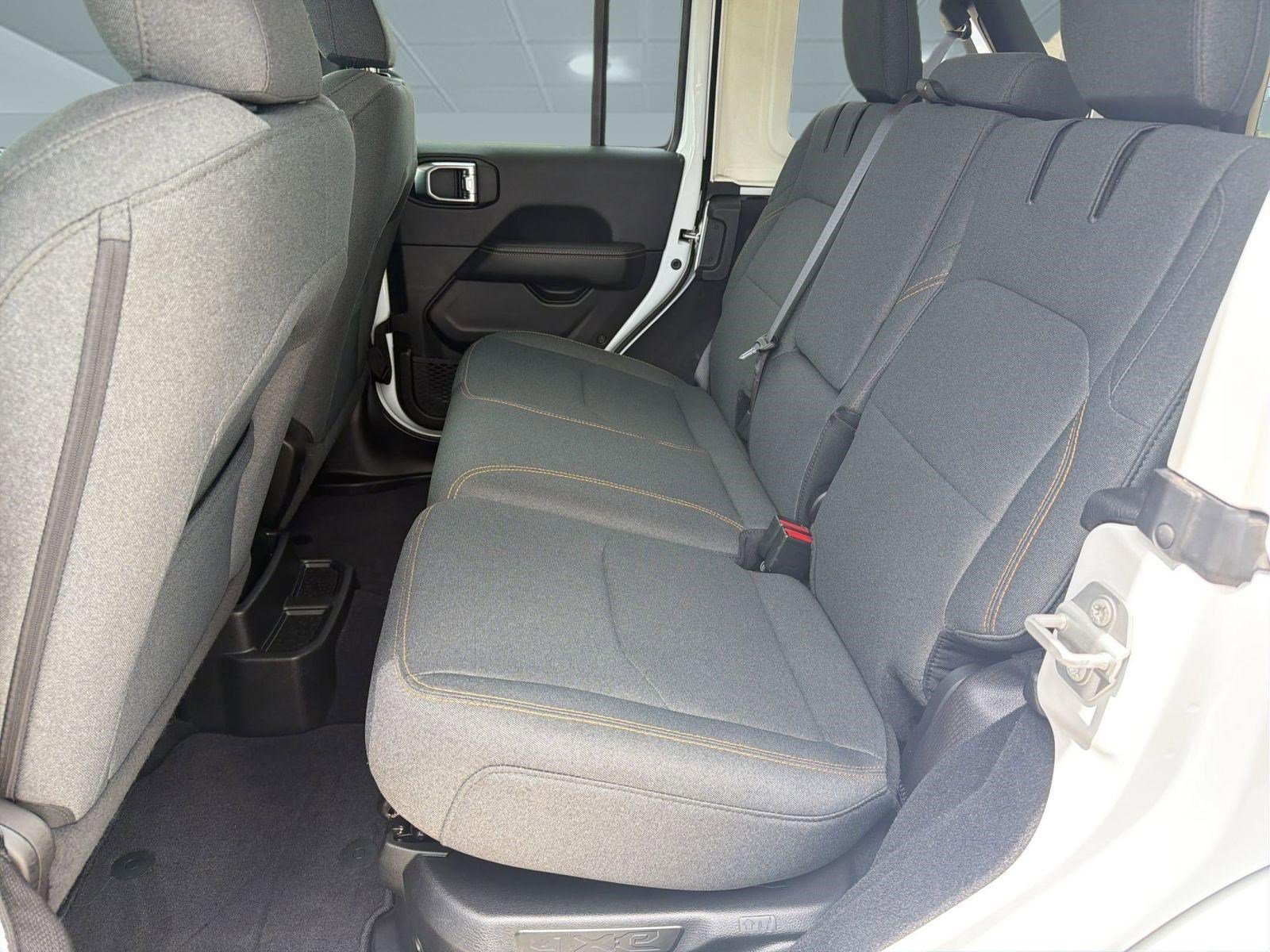 Certified 2025 Jeep Wrangler Sahara image 15