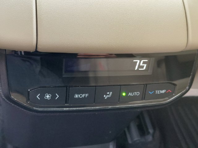 Used 2023 Toyota Highlander Limited FWD image 32