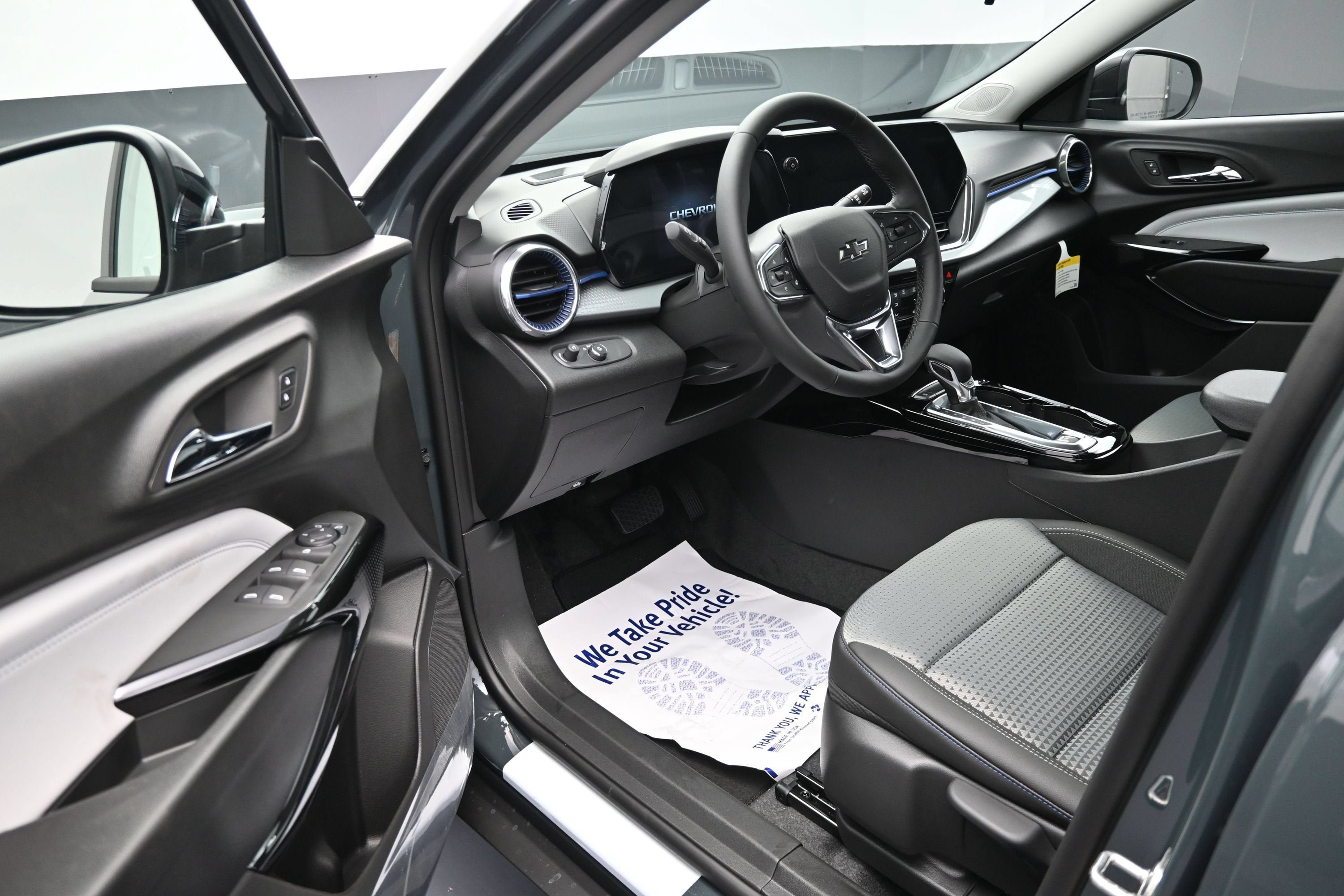 New 2026 Chevrolet Trax LT w/ Sunroof Package FWD image 10
