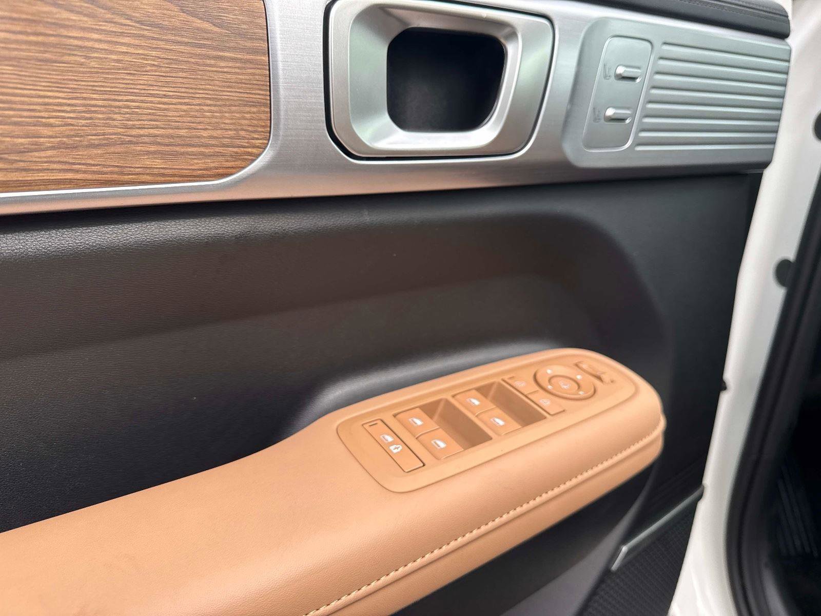 Certified 2025 Hyundai Santa Fe Limited image 18