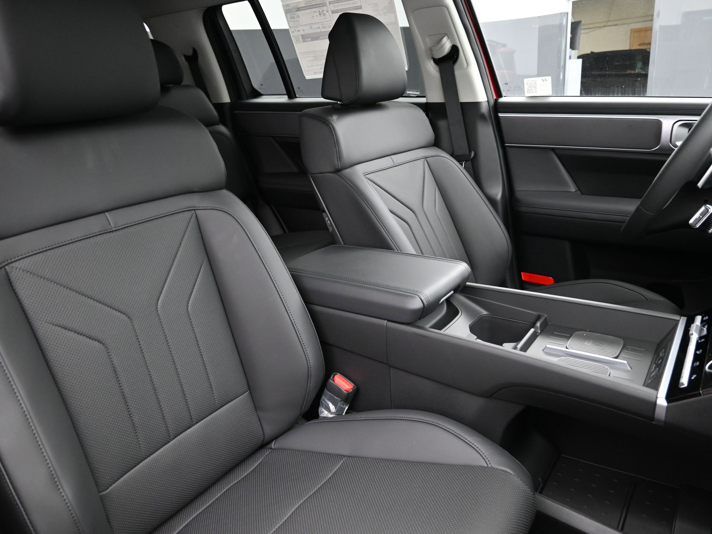 Used 2024 Hyundai Santa Fe SEL FWD image 15