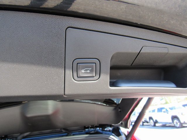 Used 2024 Cadillac XT4 Premium Luxury w/ Technology Package image 26