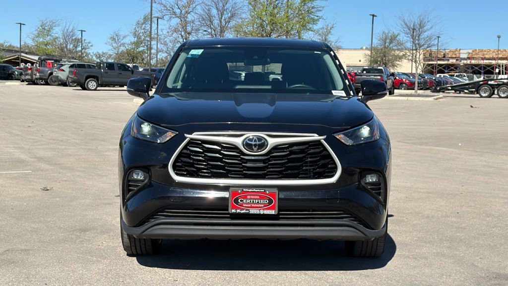 Certified 2025 Toyota Highlander LE image 2