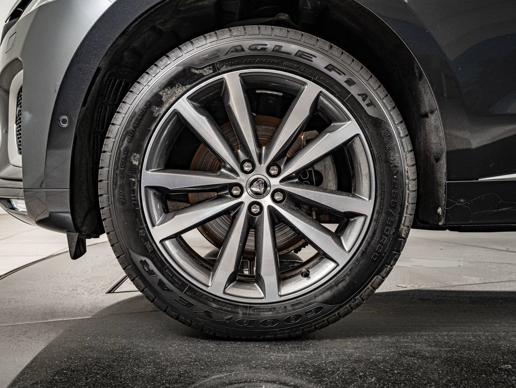 Certified 2025 Jaguar F-PACE R-Dynamic S AWD/4WD image 10