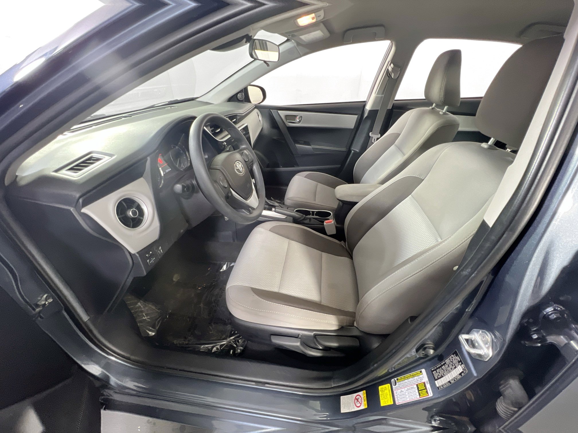 Used 2018 Toyota Corolla LE FWD image 19