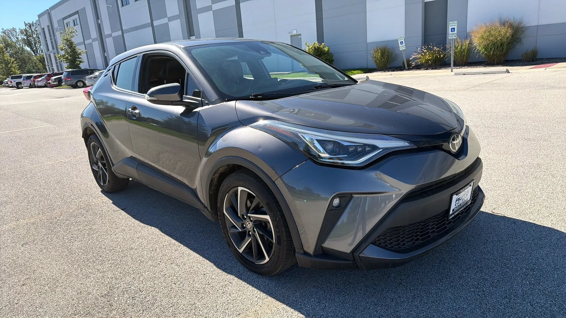 Used 2021 Toyota C-HR Limited FWD image 3