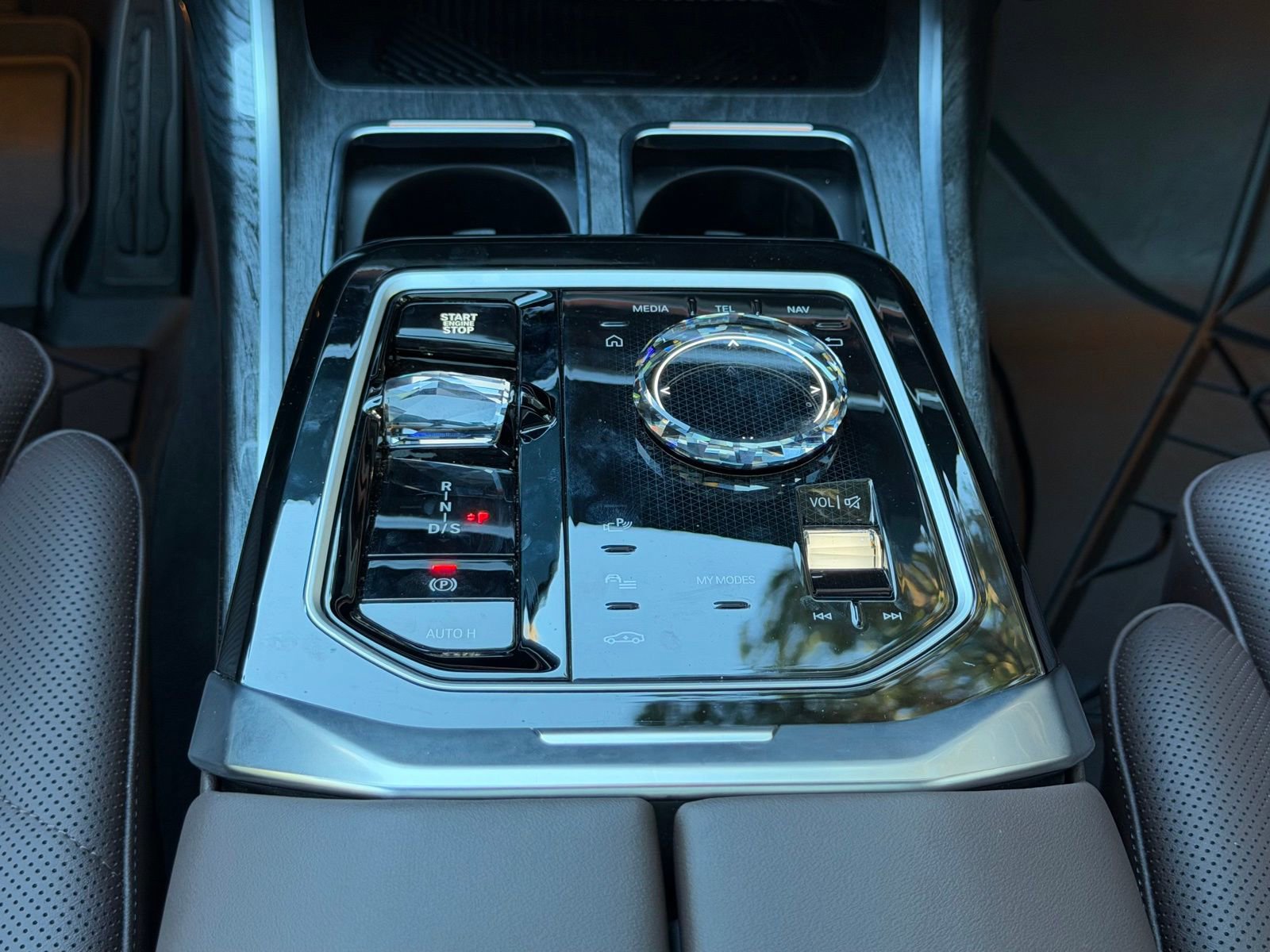 Used 2025 BMW 740i xDrive w/ Premium Package image 20