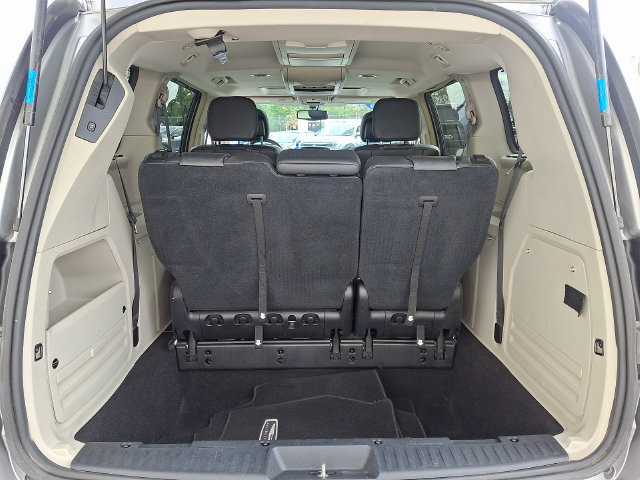 Used 2016 Chrysler Town & Country Touring-L FWD image 30