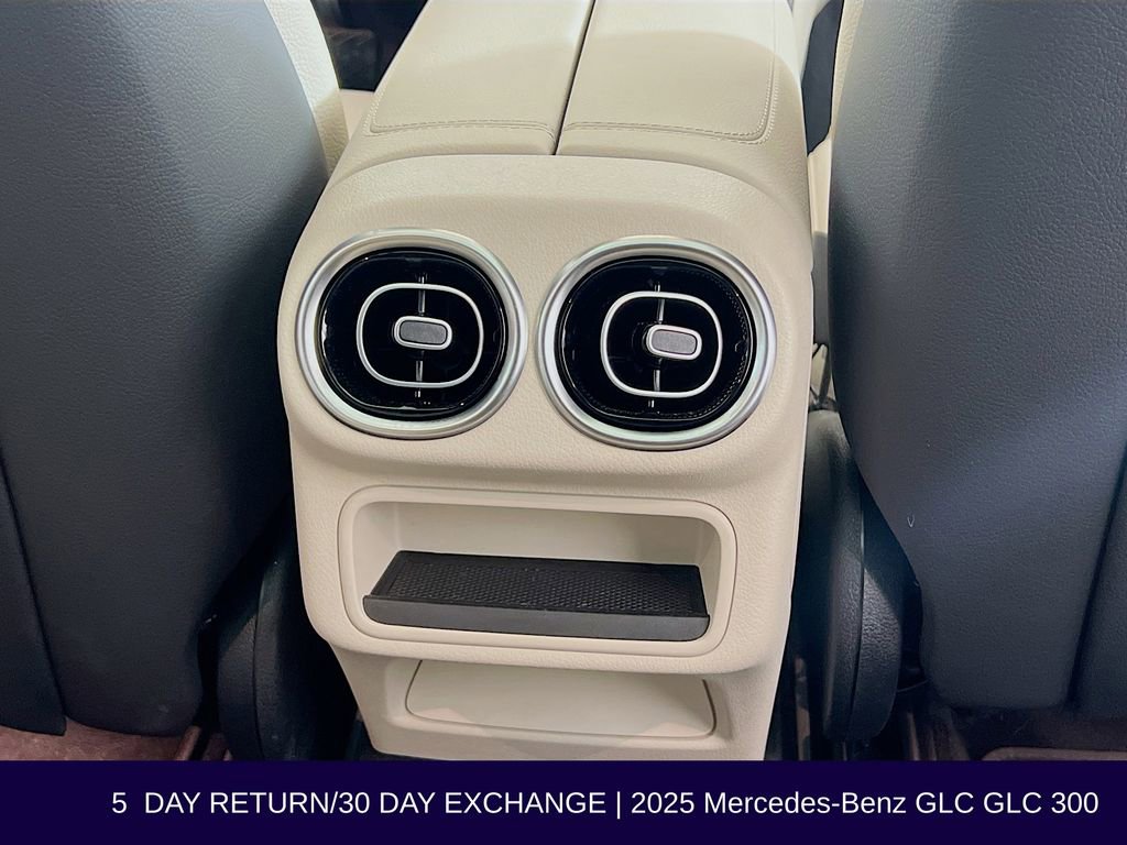 Used 2025 Mercedes-Benz GLC 300 4MATIC image 29