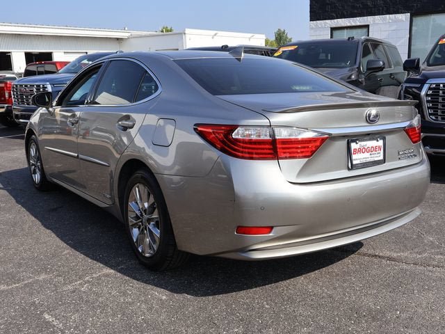 Used 2015 Lexus ES 300h w/ Navigation System Package FWD image 5