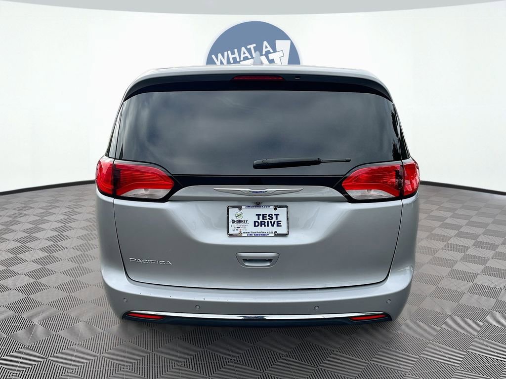 Used 2018 Chrysler Pacifica Touring Plus w/ Tire & Wheel Group FWD image 7