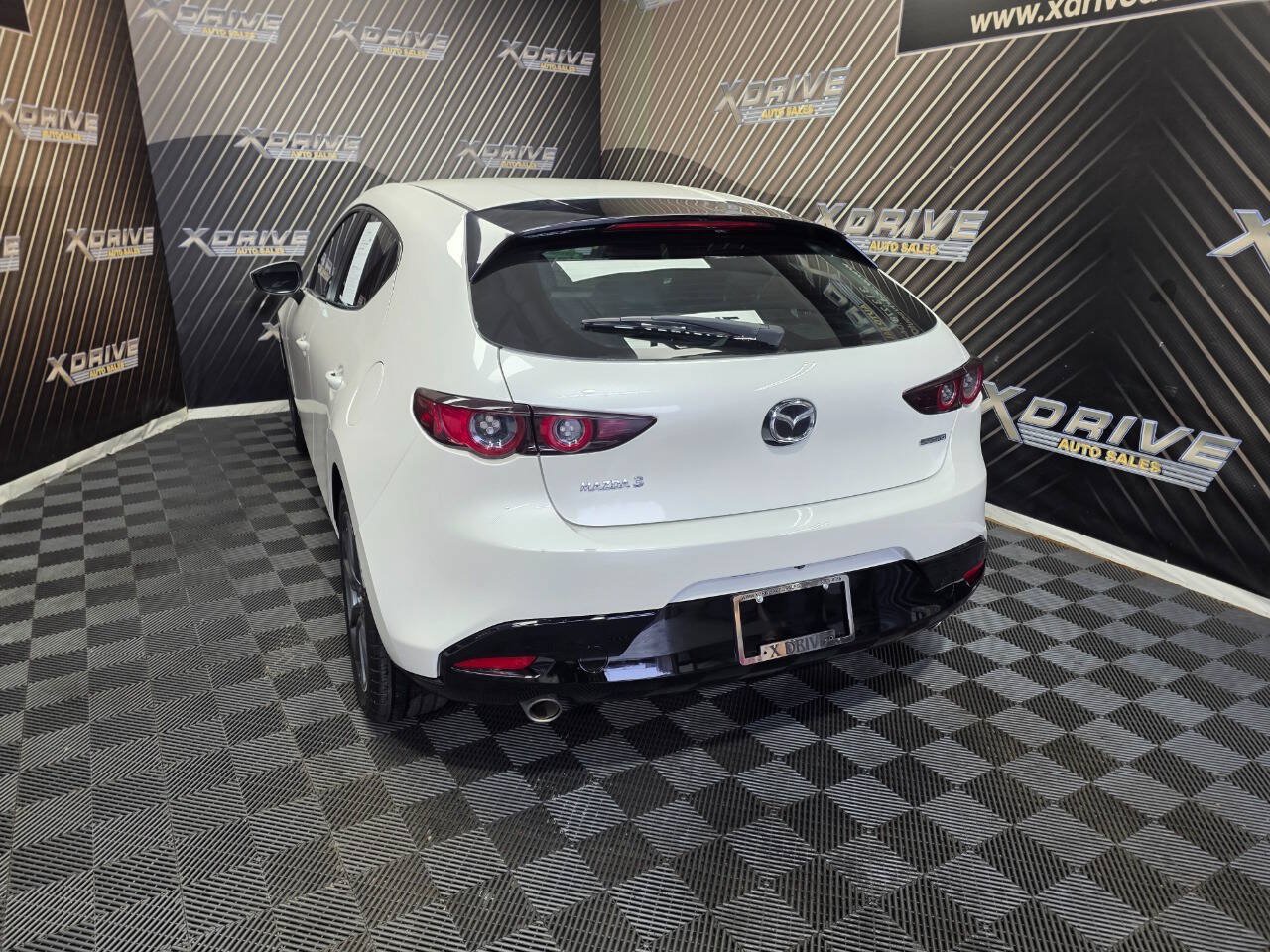 Used 2020 MAZDA MAZDA3 Hatchback FWD image 10