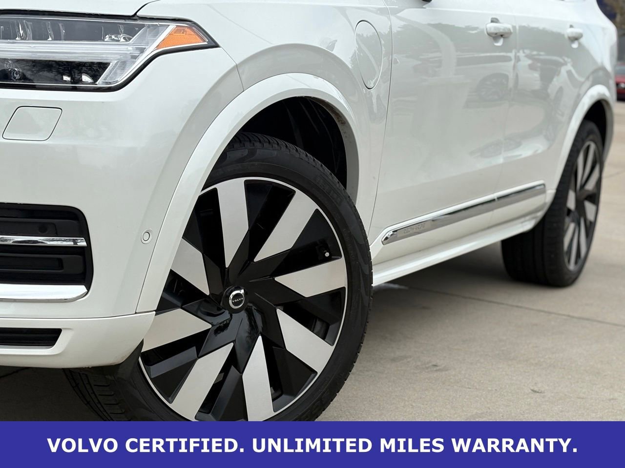 Certified 2024 Volvo XC90 T8 Plus w/ Protection Package Premier image 9