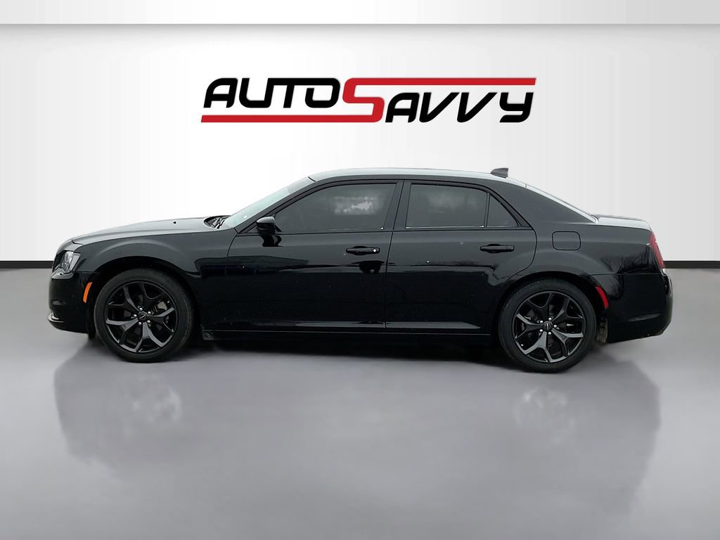 Used 2023 Chrysler 300 Touring w/ Safetytec Plus Group image 4
