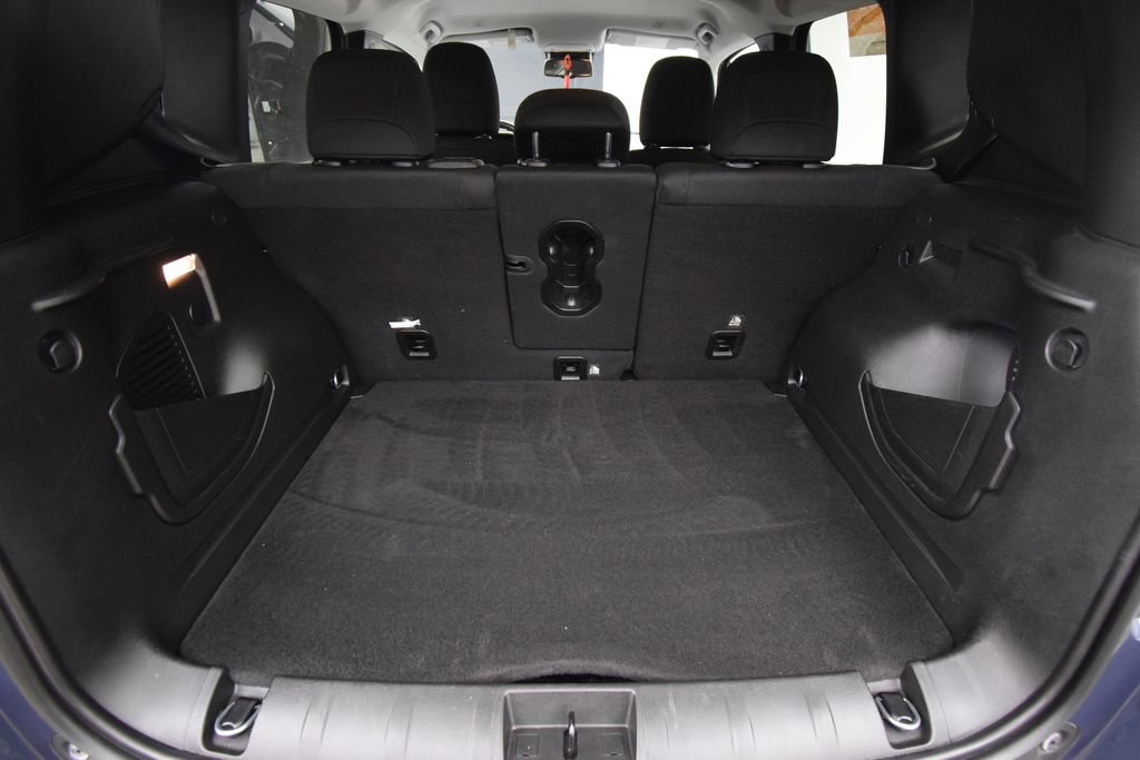 Used 2022 Jeep Renegade Latitude w/ Convenience Group AWD/4WD image 29