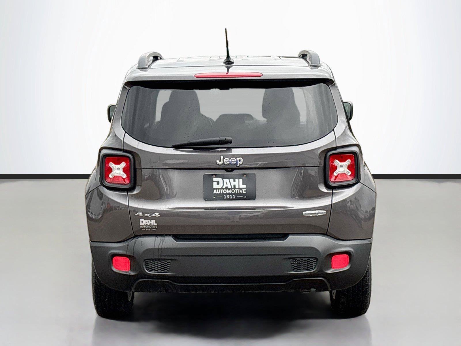 Used 2017 Jeep Renegade Latitude w/ Popular Equipment Group AWD/4WD image 12