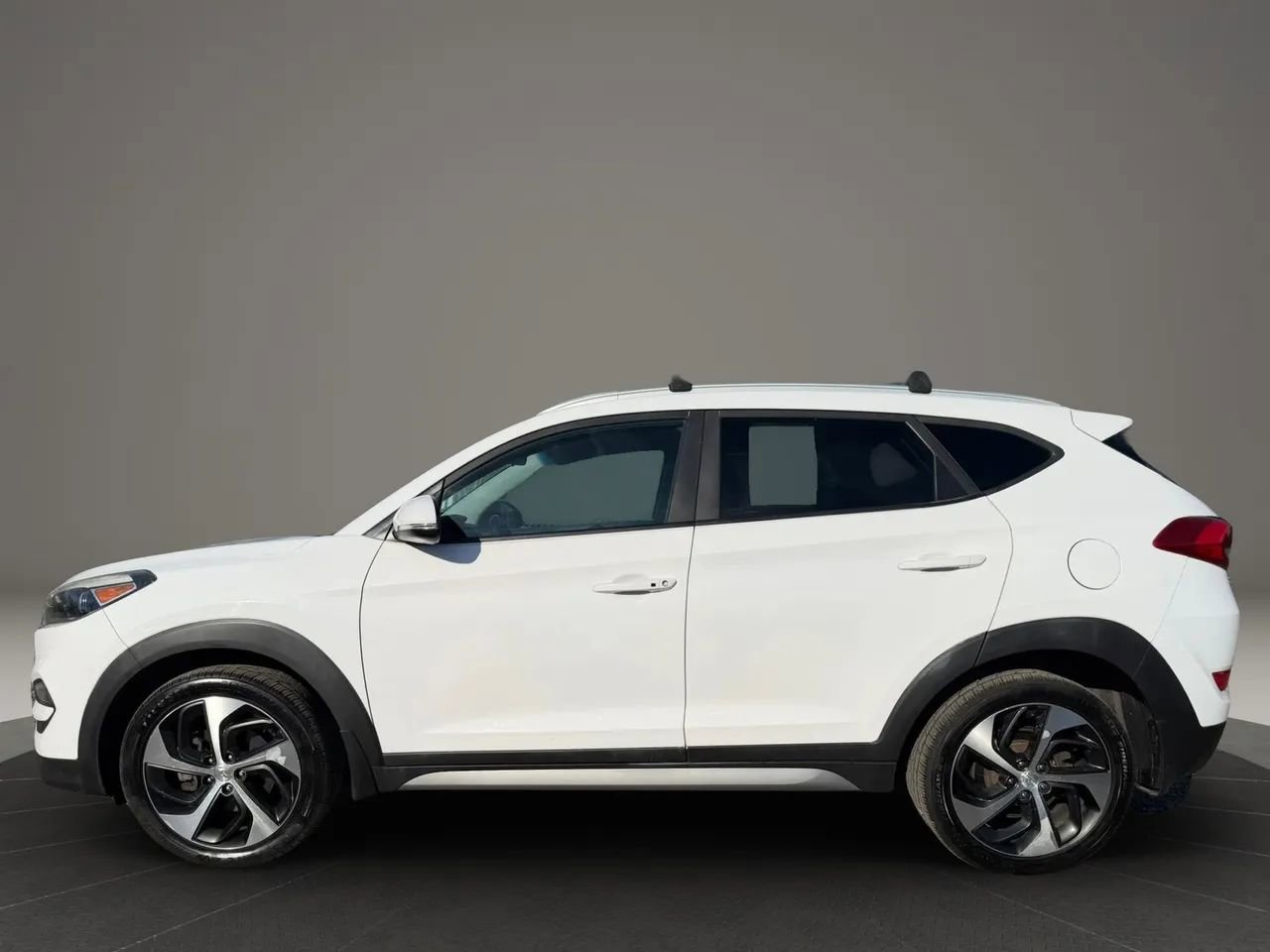 Used 2017 Hyundai Tucson Sport w/ Cargo Package AWD/4WD image 8