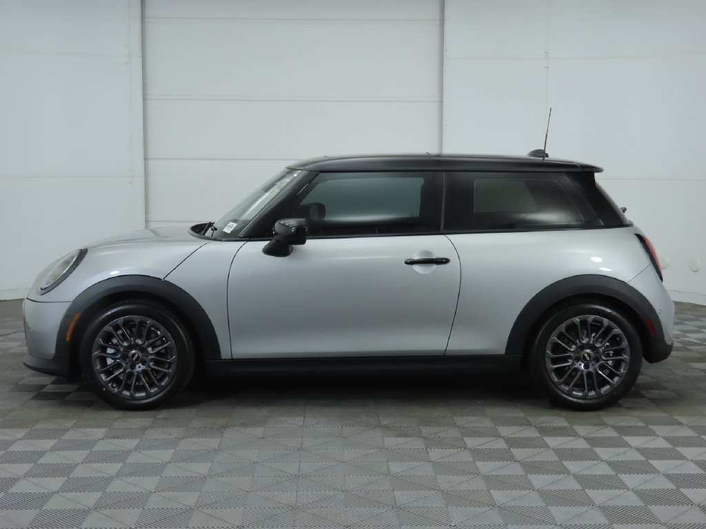 Used 2026 MINI Cooper 2-Door Hardtop FWD image 9
