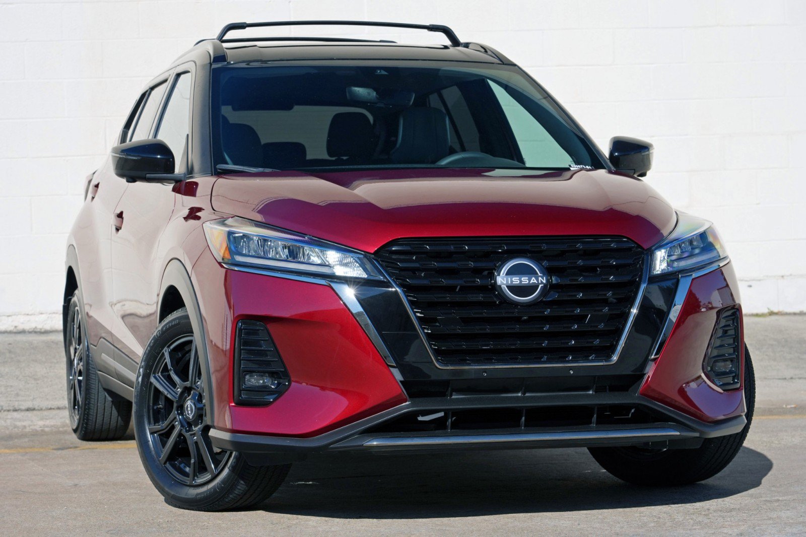 Used 2023 Nissan Kicks SR w/ SR Premium Package FWD image 2