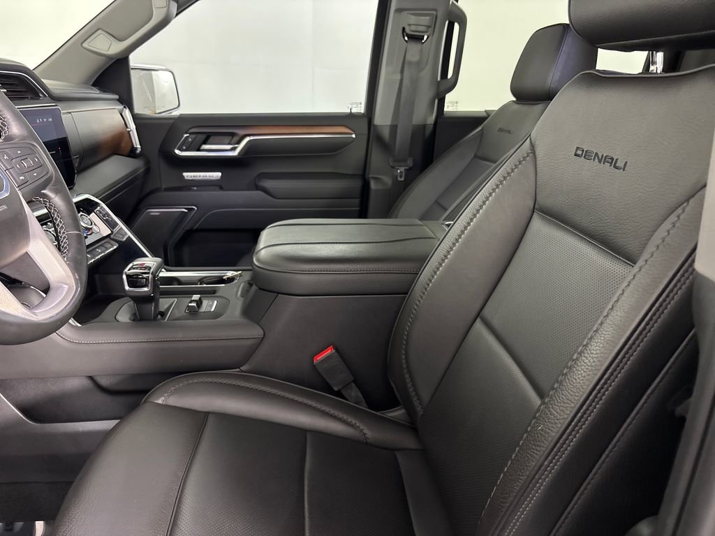 Used 2025 GMC Sierra 1500 Denali w/ Technology Package AWD/4WD image 9