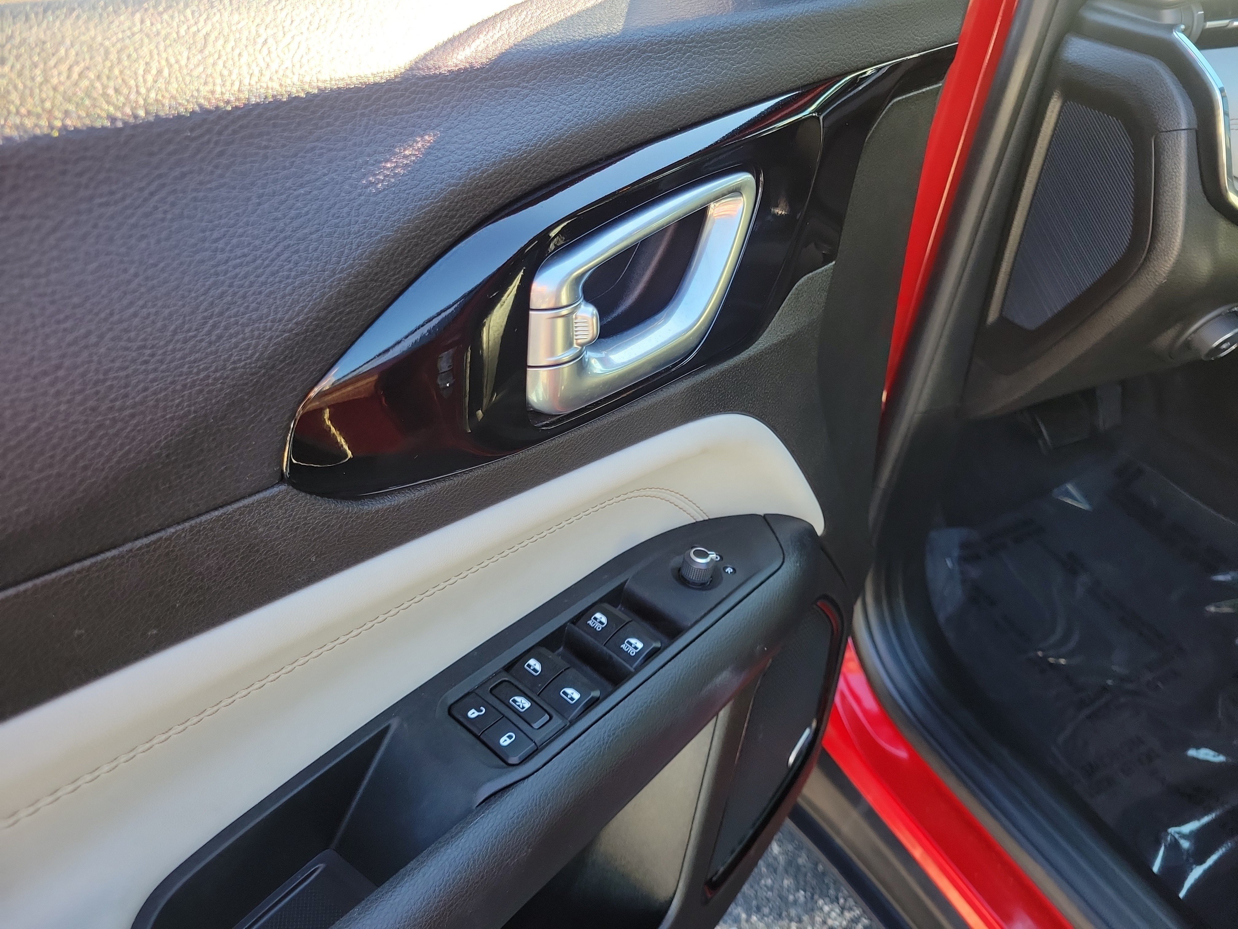 Used 2024 Jeep Compass Limited w/ Sun and Sound Group AWD/4WD image 18