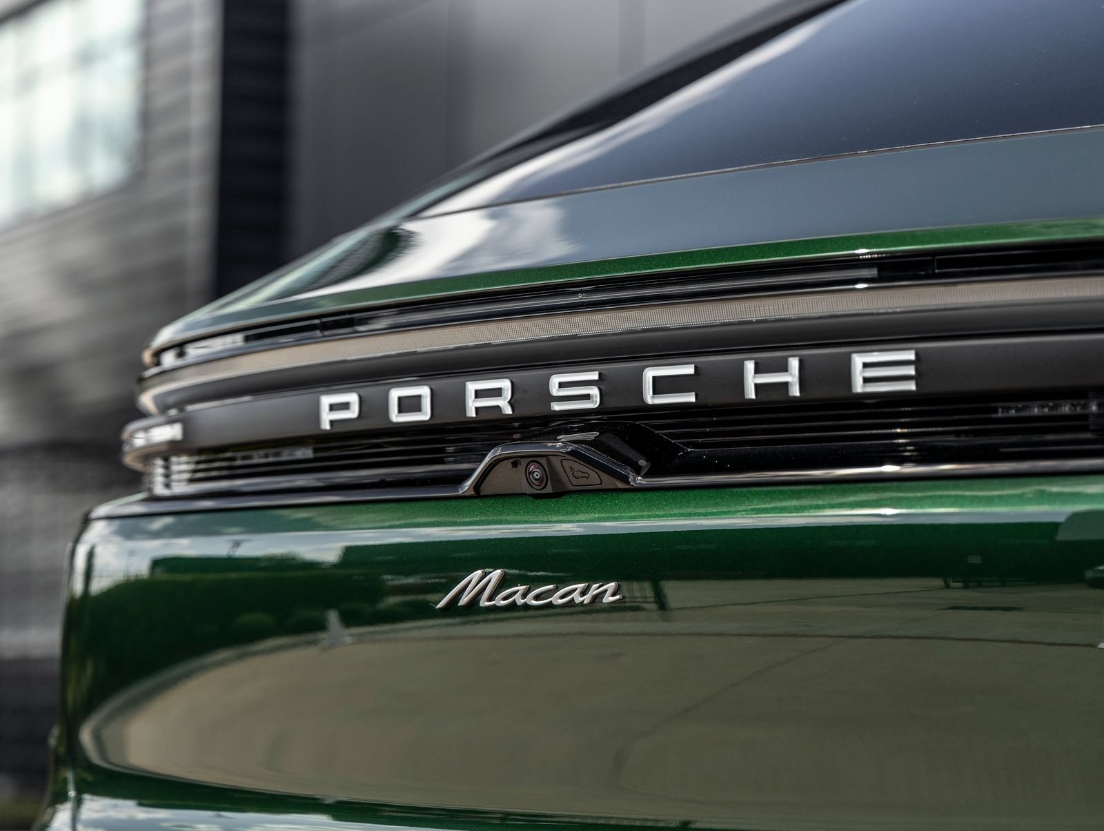 Certified 2025 Porsche Macan Electric RWD image 15