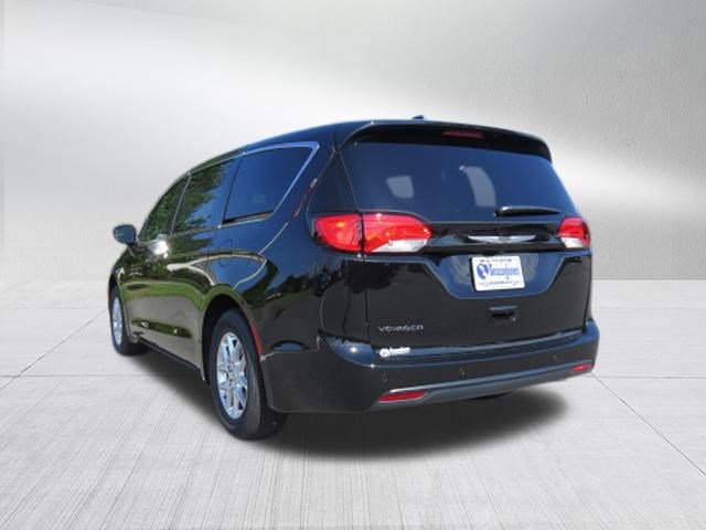 New 2025 Chrysler Voyager LX image 5