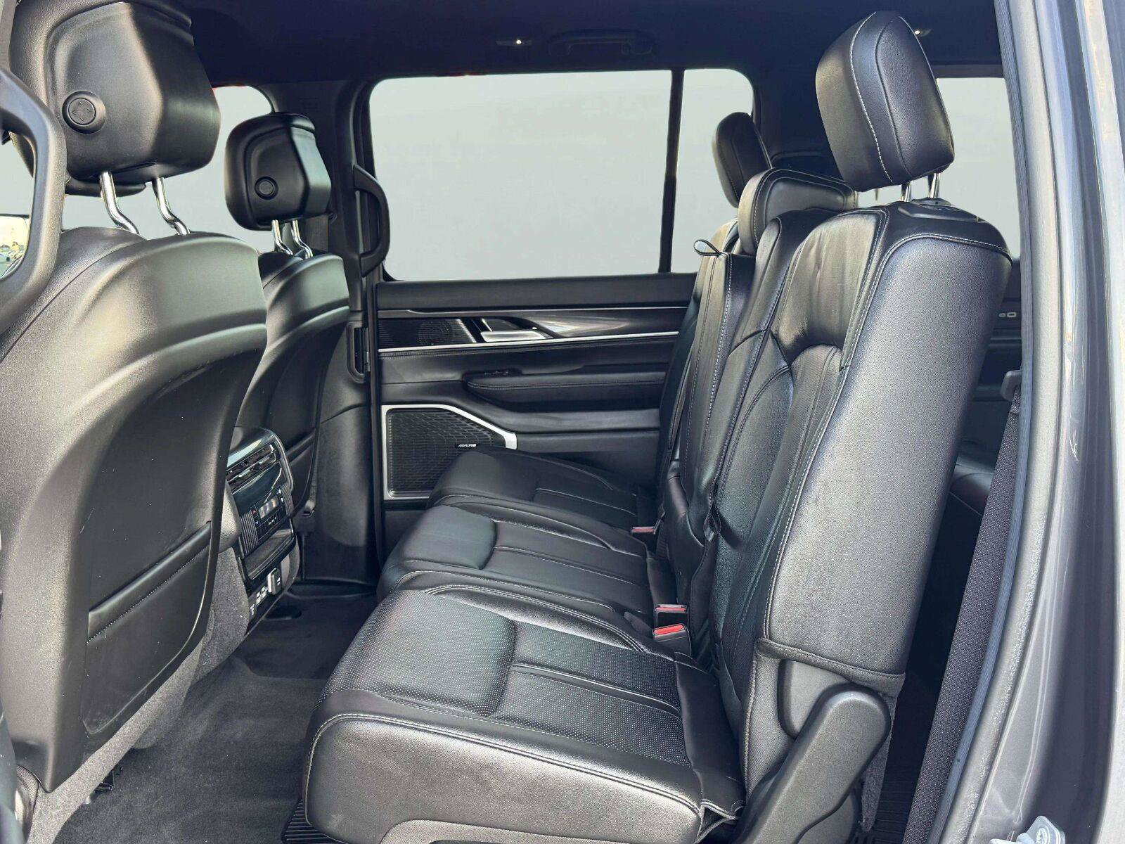 Used 2022 Jeep Wagoneer Series I AWD/4WD image 29