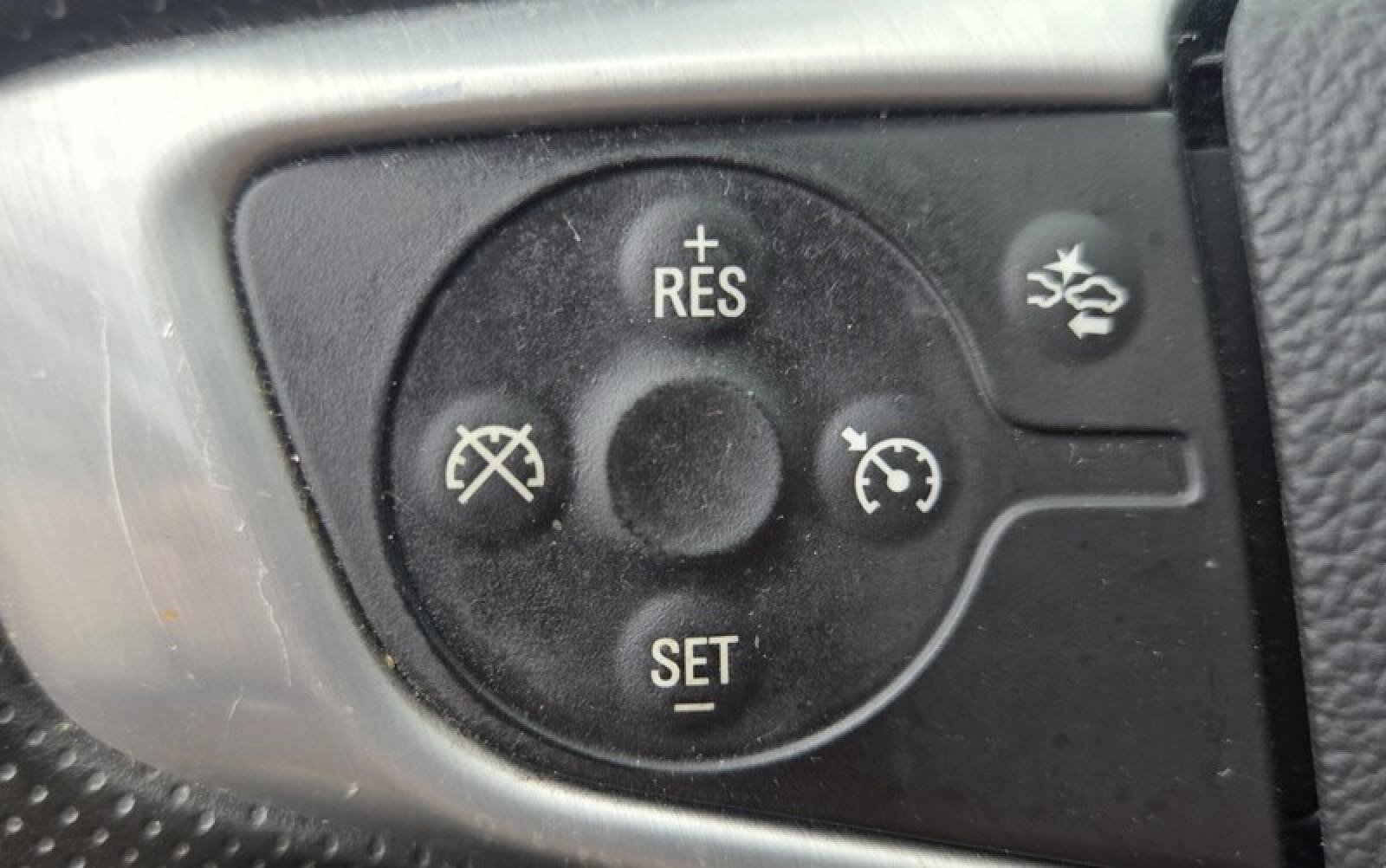 Used 2024 GMC Terrain SLE AWD/4WD image 10