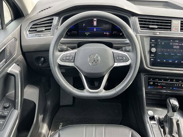 Used 2023 Volkswagen Tiguan SE w/ Panoramic Sunroof Package FWD image 19