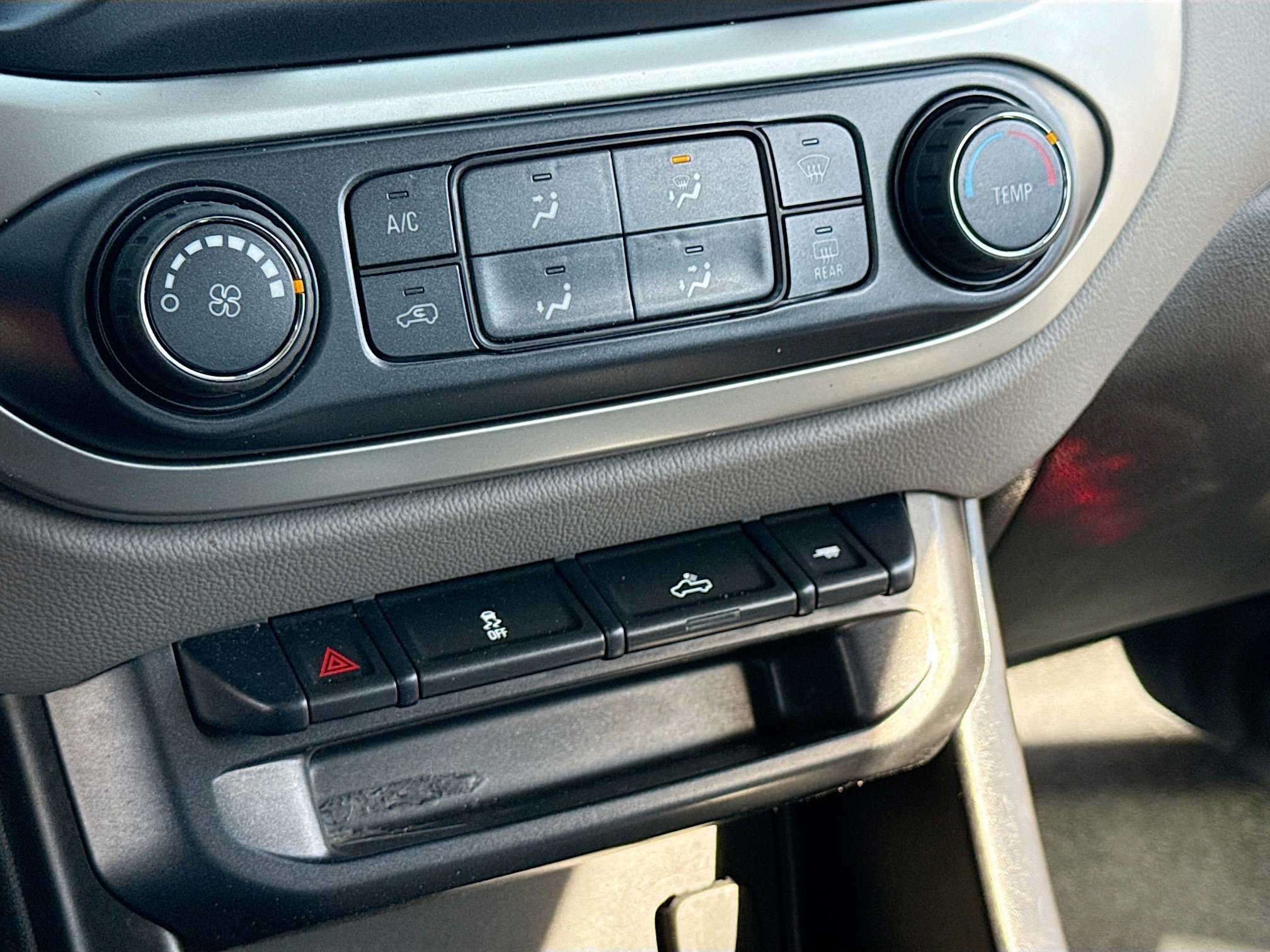 Used 2018 Chevrolet Colorado LT w/ LT Convenience Package image 11