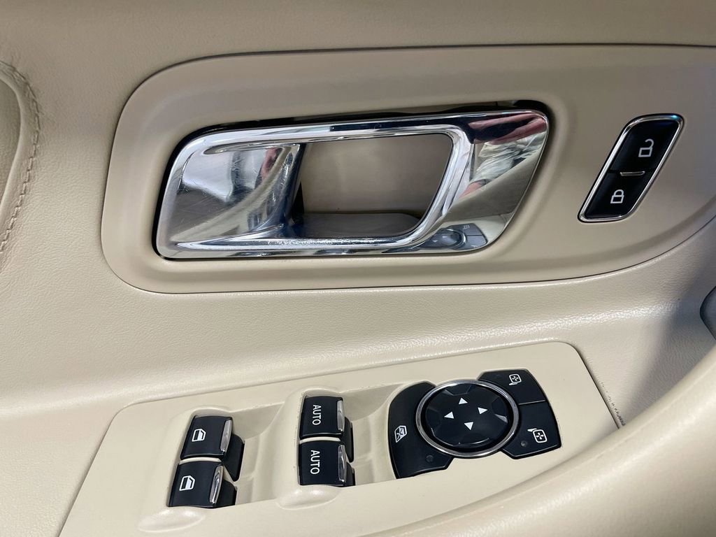 Used 2017 Ford Taurus Limited image 24