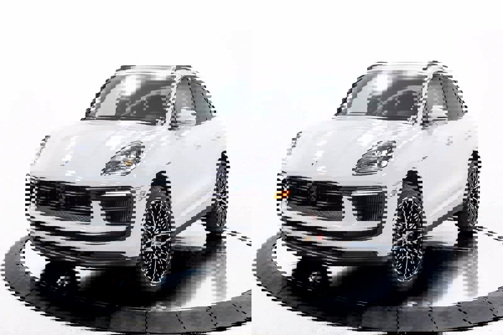 Certified 2025 Porsche Macan S image 1