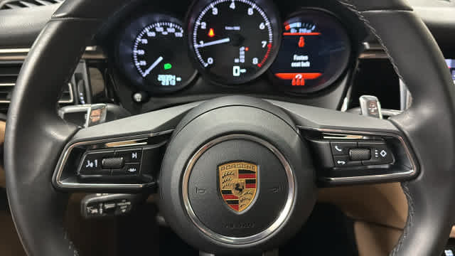 Used 2022 Porsche Macan AWD/4WD image 16