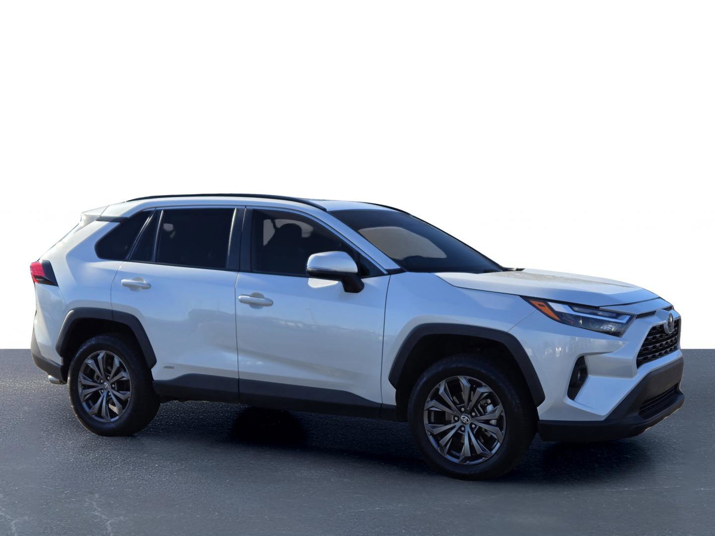 Used 2023 Toyota RAV4 XLE Premium image 5