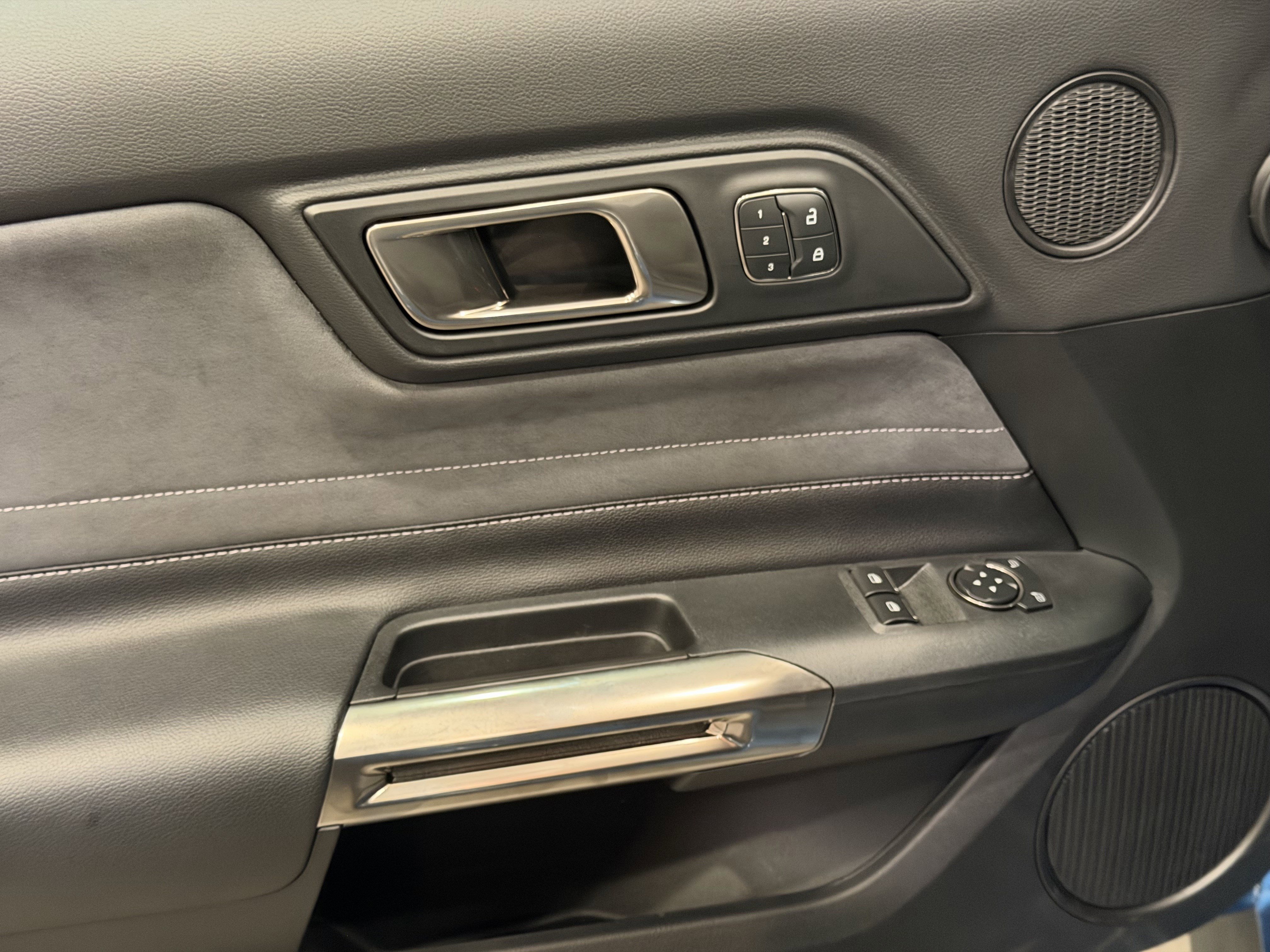 Used 2020 Ford Mustang Shelby GT350 w/ Technology Package image 11